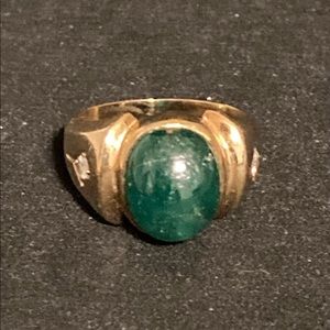 10.5 gram 14 kyg & Jade Ring with 2 Diamonds = .10 cts